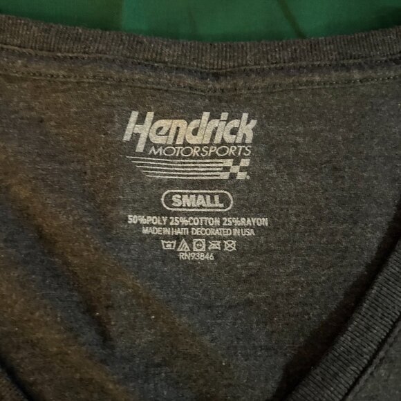 Nascar's Chase Elliott ladie's gray v-neck graphic t-shirt, small - Picture 4 of 6